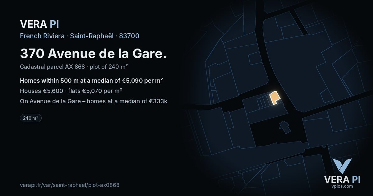 370 Avenue de la Gare, Saint-Raphaël at night – the plot lit, the parcels around coloured by the prices near them