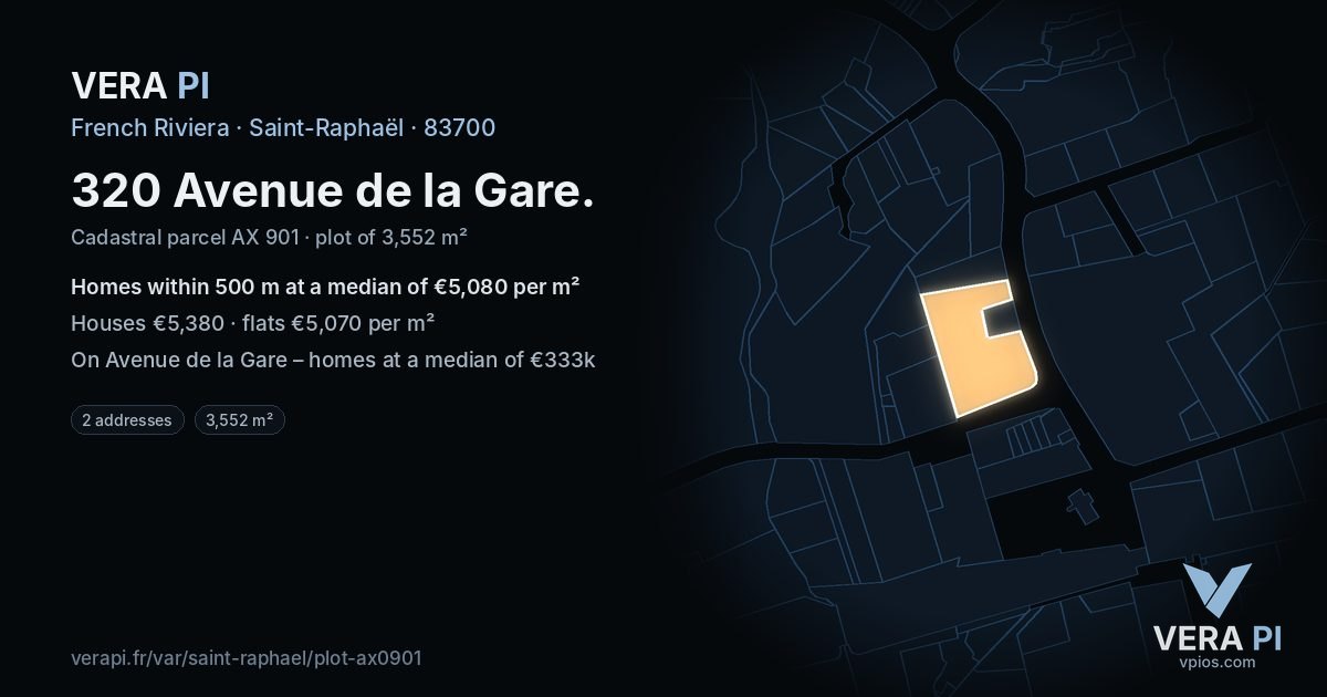 320 Avenue de la Gare, Saint-Raphaël at night – the plot lit, the parcels around coloured by the prices near them
