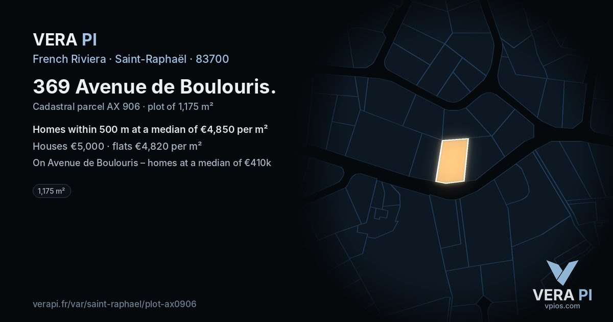 369 Avenue de Boulouris, Saint-Raphaël at night – the plot lit, the parcels around coloured by the prices near them