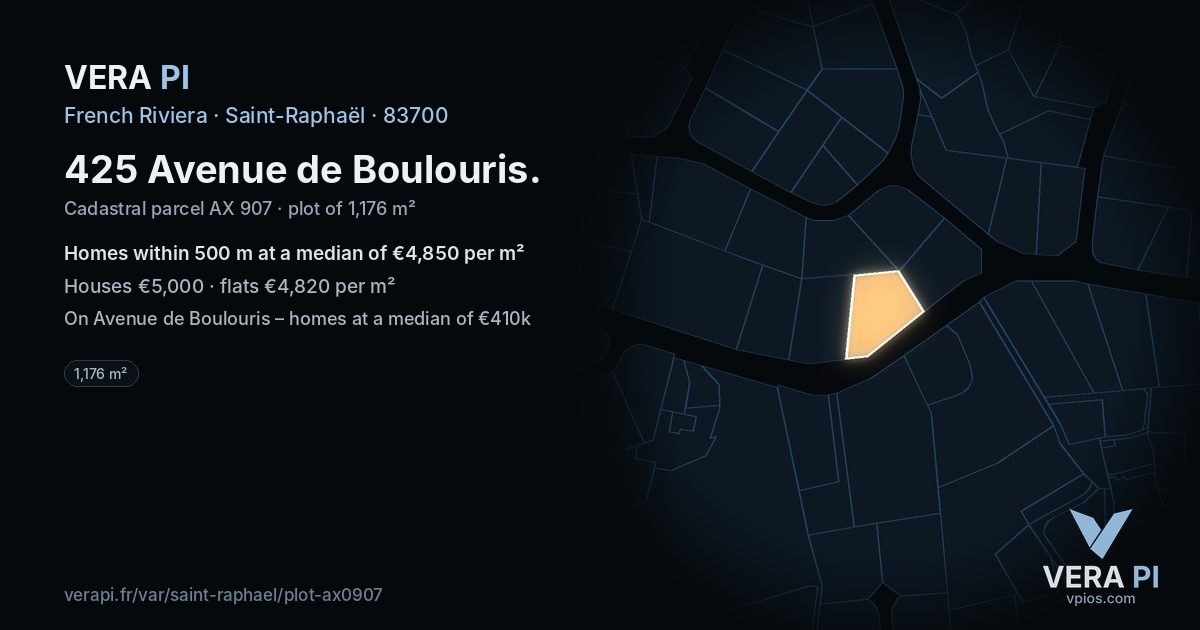 425 Avenue de Boulouris, Saint-Raphaël at night – the plot lit, the parcels around coloured by the prices near them