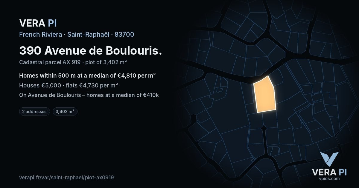 390 Avenue de Boulouris, Saint-Raphaël at night – the plot lit, the parcels around coloured by the prices near them