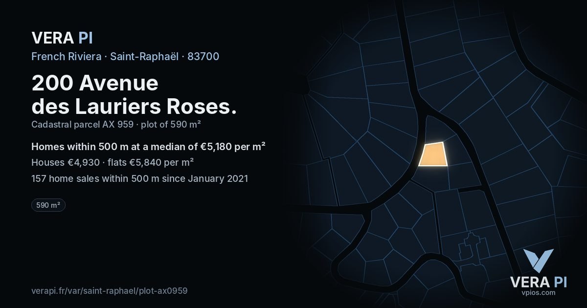 200 Avenue des Lauriers Roses, Saint-Raphaël at night – the plot lit, the parcels around coloured by the prices near them