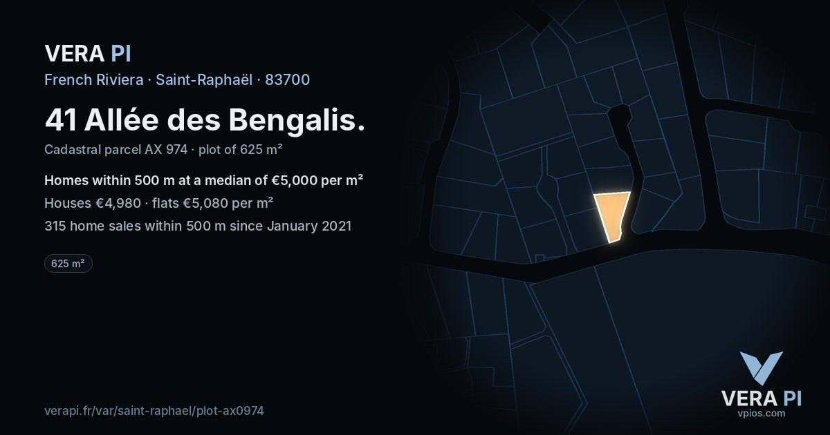 41 Allée des Bengalis, Saint-Raphaël at night – the plot lit, the parcels around coloured by the prices near them