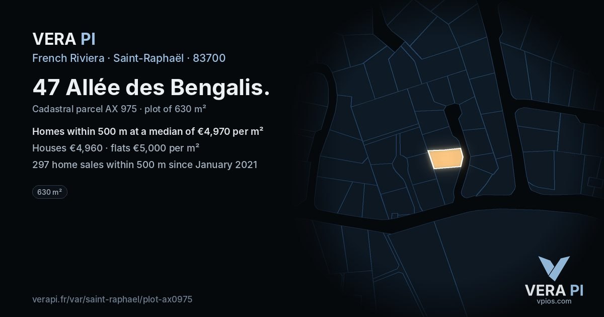 47 Allée des Bengalis, Saint-Raphaël at night – the plot lit, the parcels around coloured by the prices near them