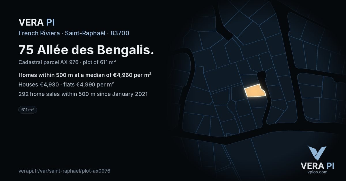 75 Allée des Bengalis, Saint-Raphaël at night – the plot lit, the parcels around coloured by the prices near them