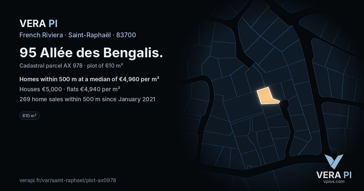 95 Allée des Bengalis, Saint-Raphaël at night – the plot lit, the parcels around coloured by the prices near them