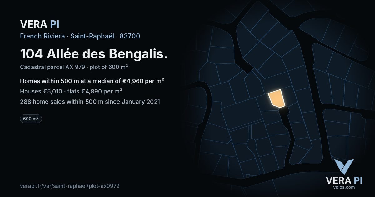 104 Allée des Bengalis, Saint-Raphaël at night – the plot lit, the parcels around coloured by the prices near them