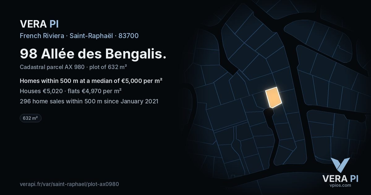 98 Allée des Bengalis, Saint-Raphaël at night – the plot lit, the parcels around coloured by the prices near them