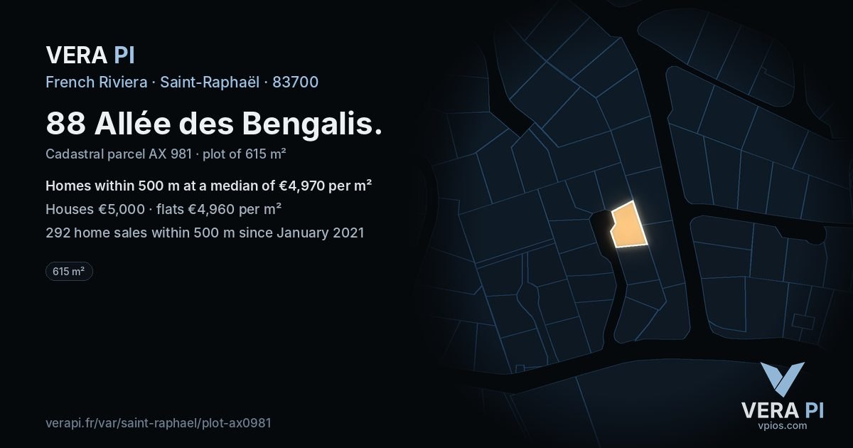 88 Allée des Bengalis, Saint-Raphaël at night – the plot lit, the parcels around coloured by the prices near them