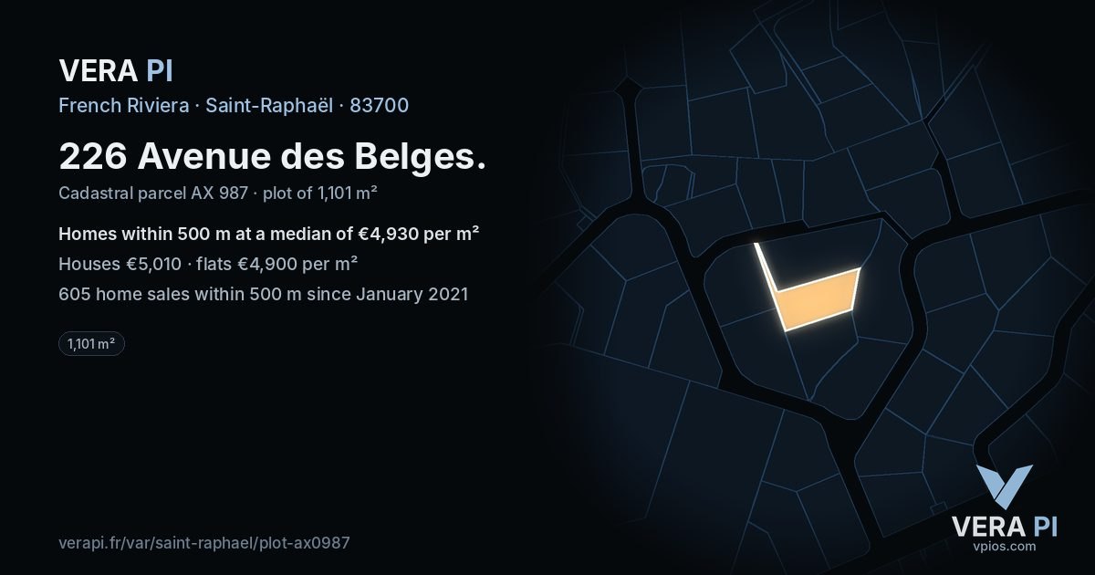 226 Avenue des Belges, Saint-Raphaël at night – the plot lit, the parcels around coloured by the prices near them