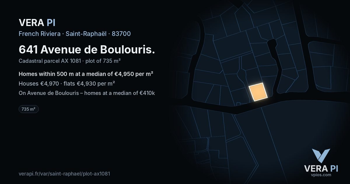 641 Avenue de Boulouris, Saint-Raphaël at night – the plot lit, the parcels around coloured by the prices near them
