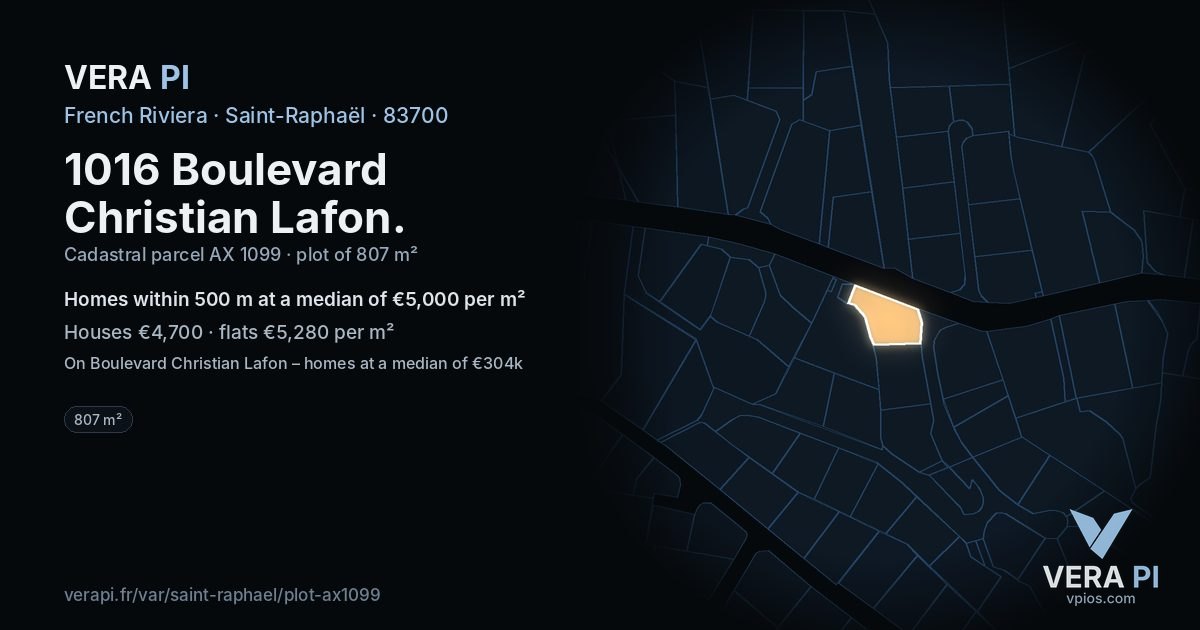 1016 Boulevard Christian Lafon, Saint-Raphaël at night – the plot lit, the parcels around coloured by the prices near them