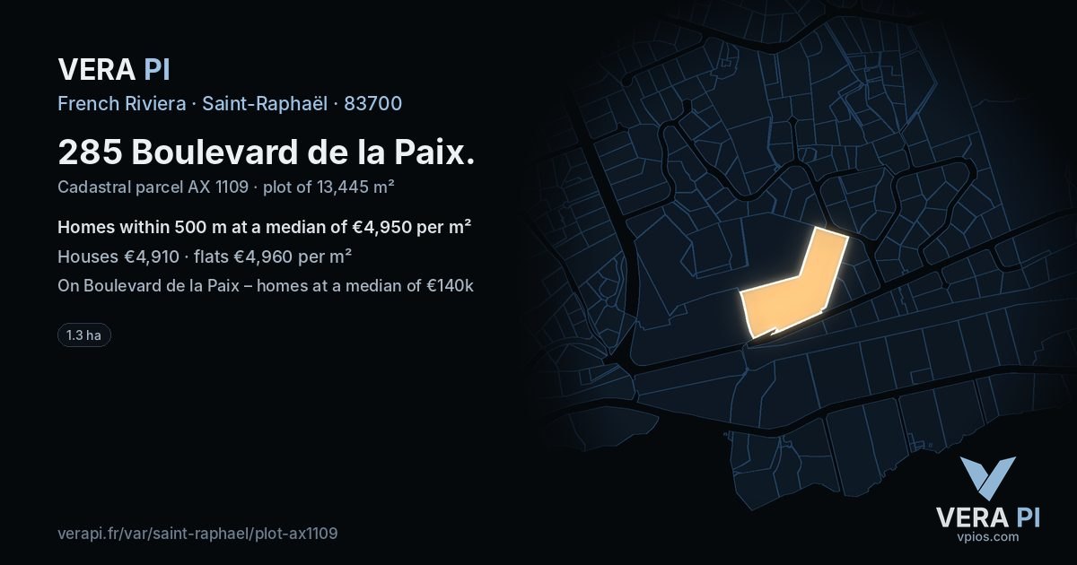 285 Boulevard de la Paix, Saint-Raphaël at night – the plot lit, the parcels around coloured by the prices near them