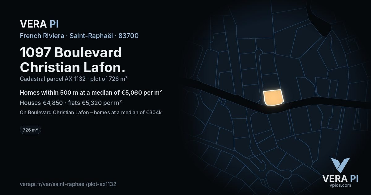 1097 Boulevard Christian Lafon, Saint-Raphaël at night – the plot lit, the parcels around coloured by the prices near them