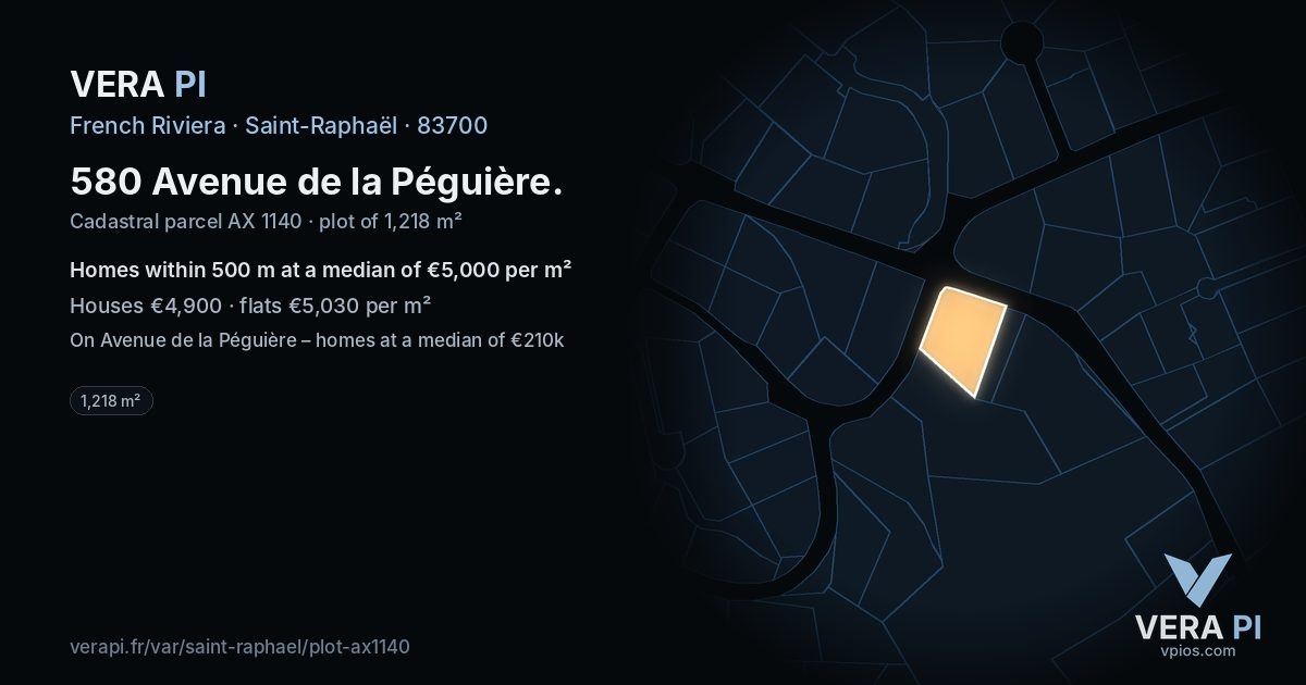580 Avenue de la Péguière, Saint-Raphaël at night – the plot lit, the parcels around coloured by the prices near them