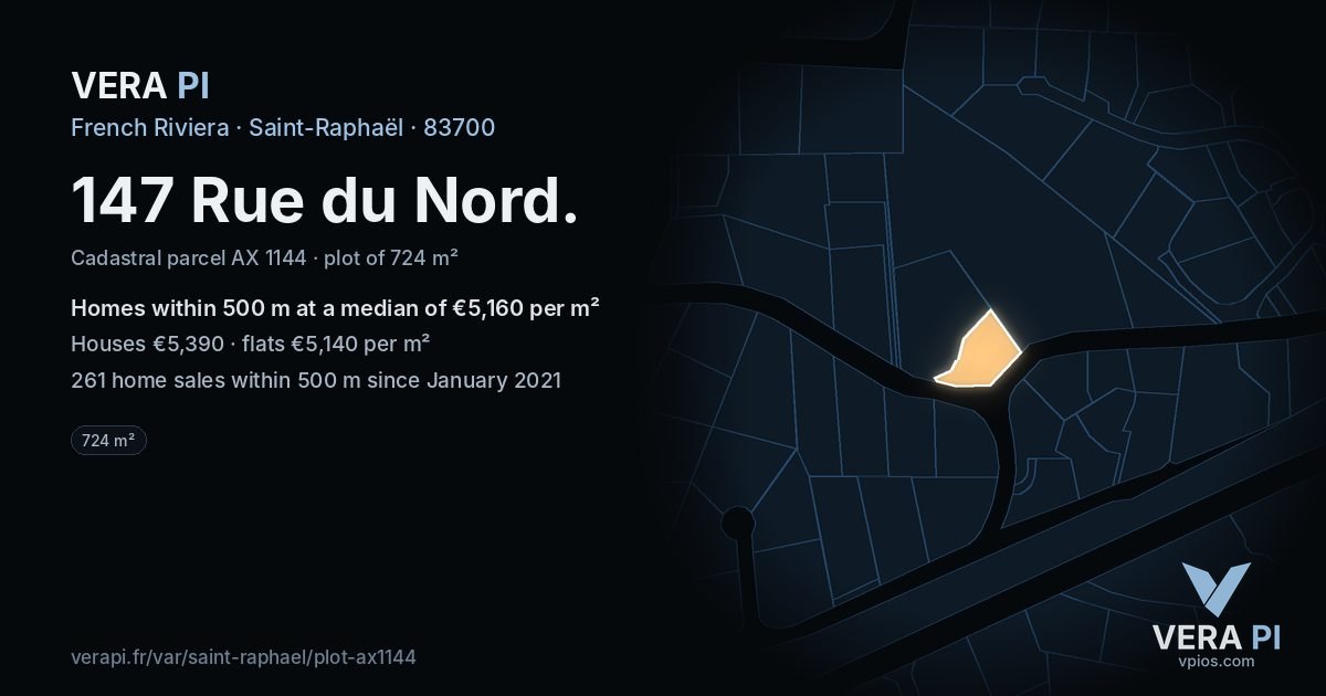 147 Rue du Nord, Saint-Raphaël at night – the plot lit, the parcels around coloured by the prices near them