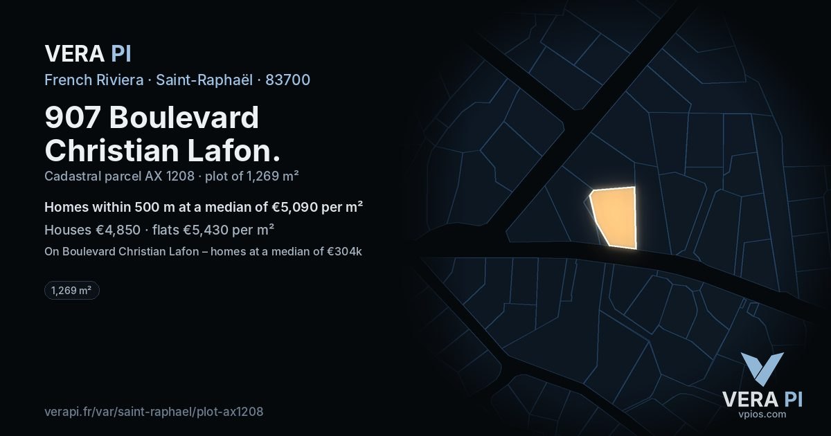 907 Boulevard Christian Lafon, Saint-Raphaël at night – the plot lit, the parcels around coloured by the prices near them