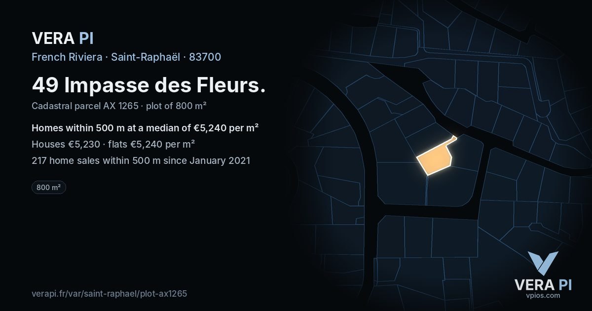 49 Impasse des Fleurs, Saint-Raphaël at night – the plot lit, the parcels around coloured by the prices near them