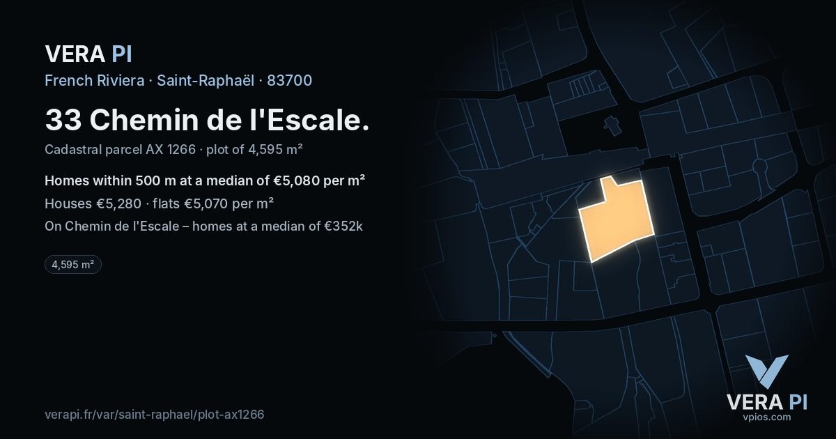 33 Chemin de l'Escale, Saint-Raphaël at night – the plot lit, the parcels around coloured by the prices near them