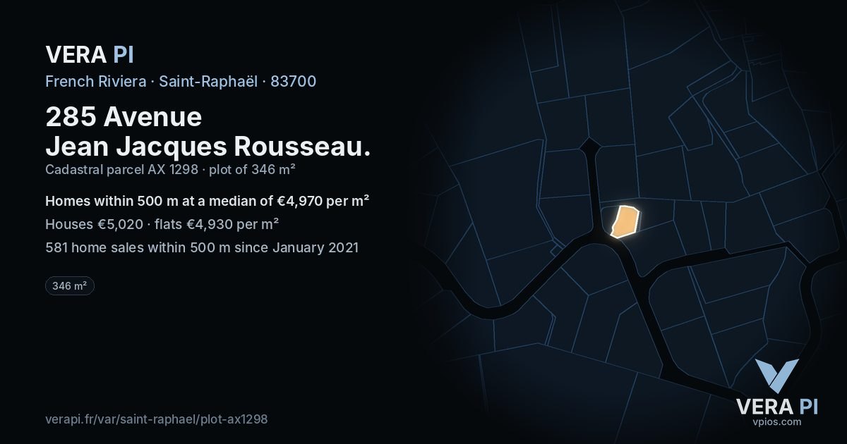 285 Avenue Jean Jacques Rousseau, Saint-Raphaël at night – the plot lit, the parcels around coloured by the prices near them