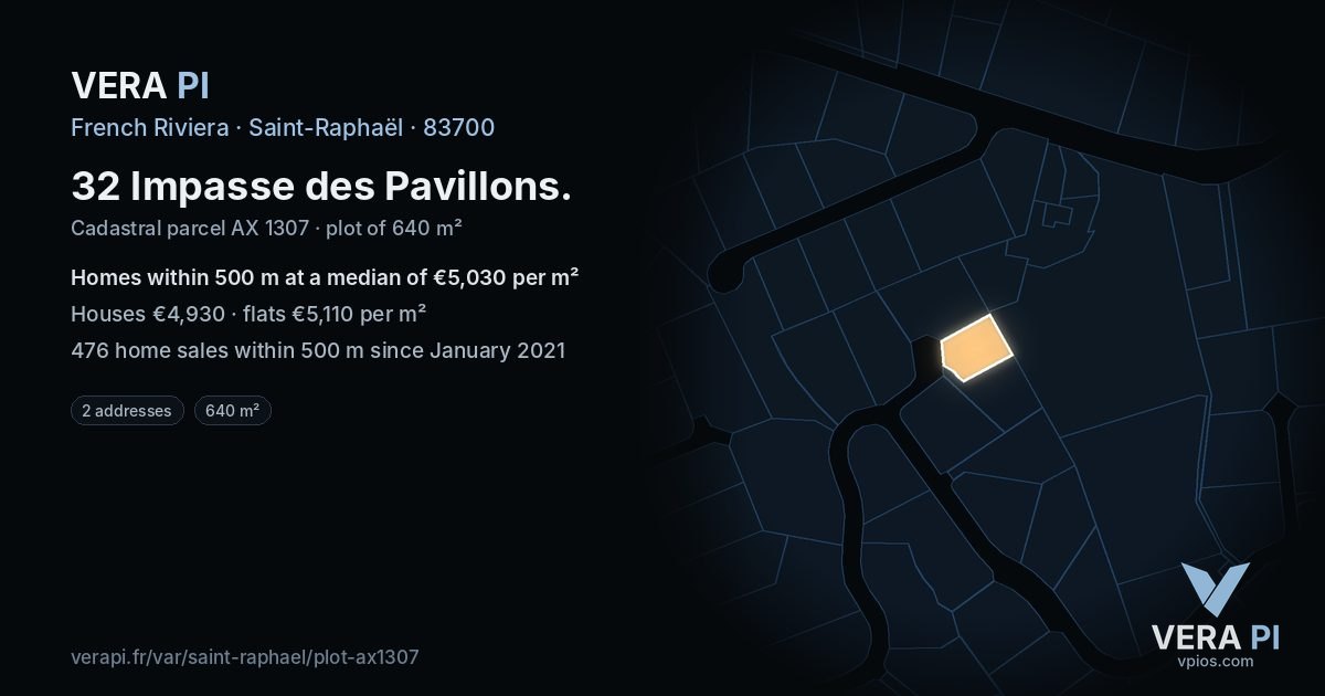 32 Impasse des Pavillons, Saint-Raphaël at night – the plot lit, the parcels around coloured by the prices near them