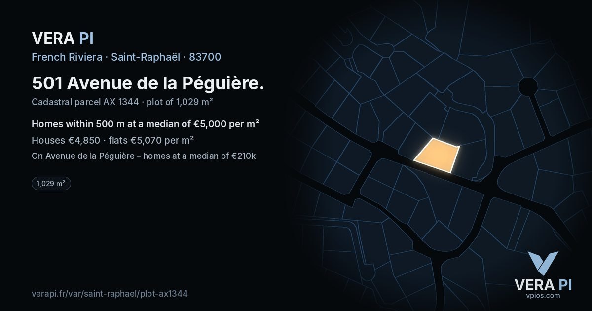 501 Avenue de la Péguière, Saint-Raphaël at night – the plot lit, the parcels around coloured by the prices near them
