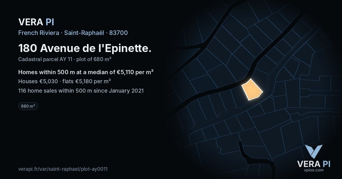180 Avenue de l'Epinette, Saint-Raphaël at night – the plot lit, the parcels around coloured by the prices near them