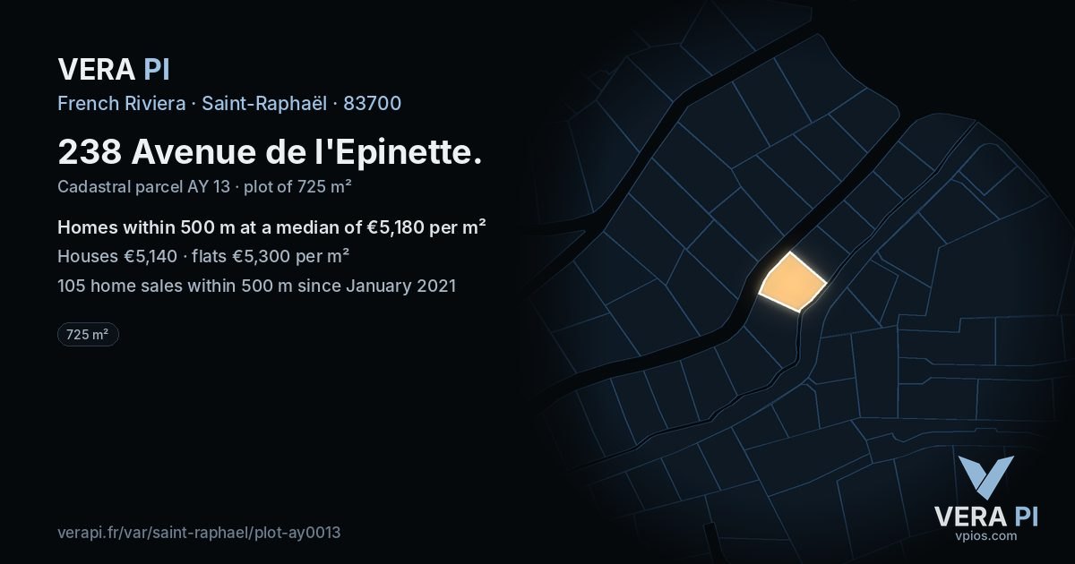 238 Avenue de l'Epinette, Saint-Raphaël at night – the plot lit, the parcels around coloured by the prices near them