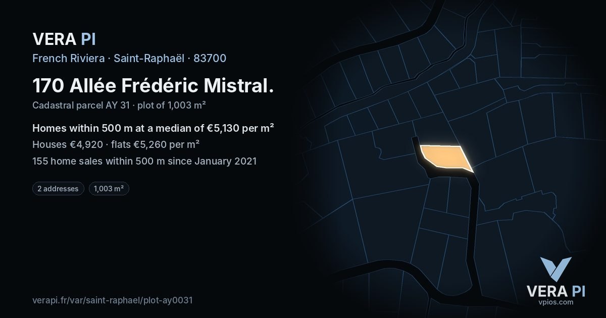 170 Allée Frédéric Mistral, Saint-Raphaël at night – the plot lit, the parcels around coloured by the prices near them