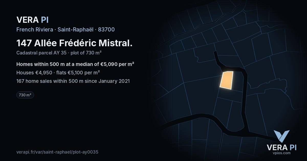 147 Allée Frédéric Mistral, Saint-Raphaël at night – the plot lit, the parcels around coloured by the prices near them