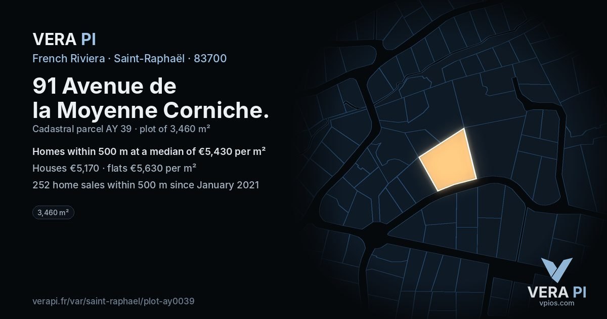 91 Avenue de la Moyenne Corniche, Saint-Raphaël at night – the plot lit, the parcels around coloured by the prices near them