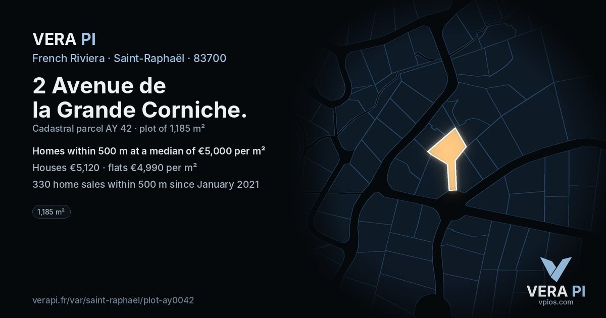 2 Avenue de la Grande Corniche, Saint-Raphaël at night – the plot lit, the parcels around coloured by the prices near them