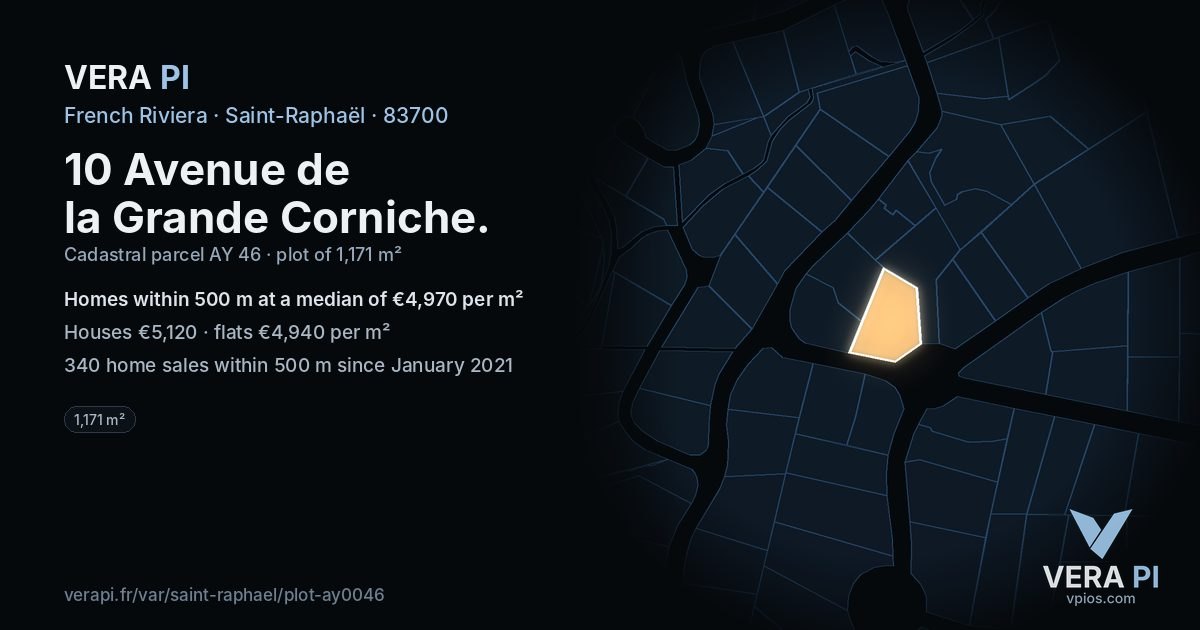 10 Avenue de la Grande Corniche, Saint-Raphaël at night – the plot lit, the parcels around coloured by the prices near them