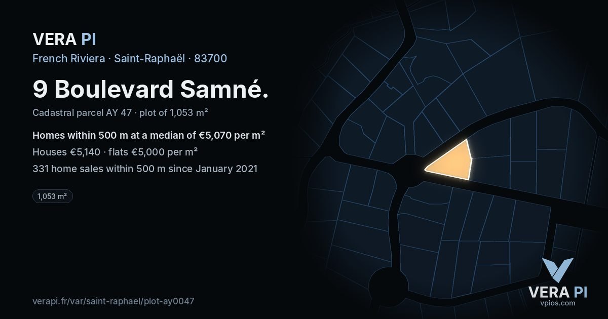 9 Boulevard Samné, Saint-Raphaël at night – the plot lit, the parcels around coloured by the prices near them