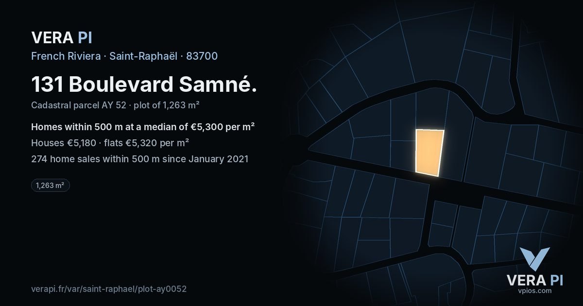 131 Boulevard Samné, Saint-Raphaël at night – the plot lit, the parcels around coloured by the prices near them