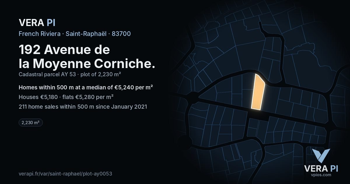 192 Avenue de la Moyenne Corniche, Saint-Raphaël at night – the plot lit, the parcels around coloured by the prices near them