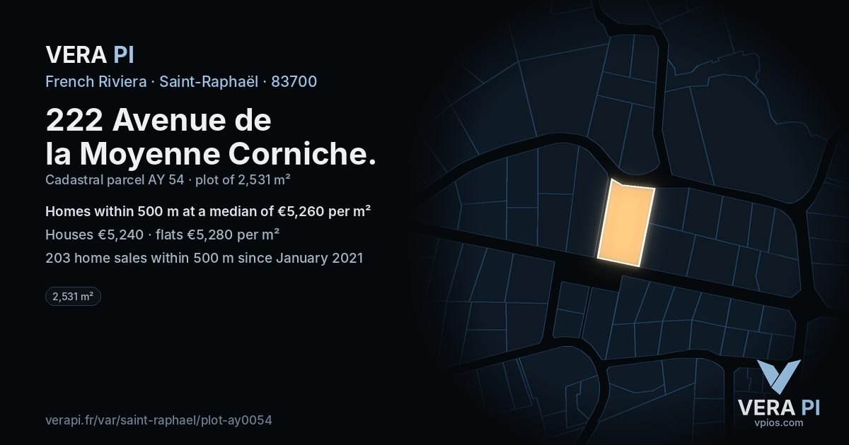 222 Avenue de la Moyenne Corniche, Saint-Raphaël at night – the plot lit, the parcels around coloured by the prices near them