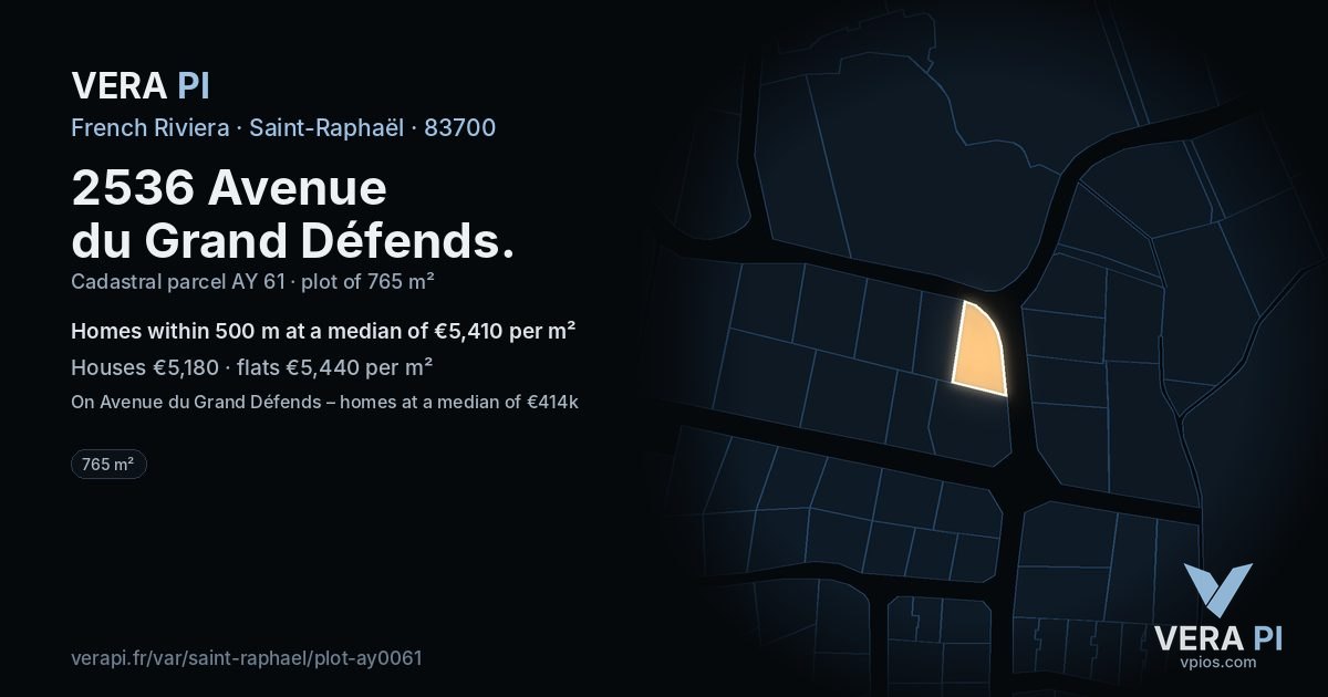2536 Avenue du Grand Défends, Saint-Raphaël at night – the plot lit, the parcels around coloured by the prices near them