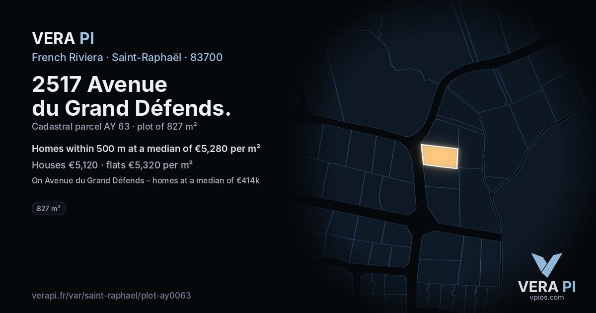 2517 Avenue du Grand Défends, Saint-Raphaël at night – the plot lit, the parcels around coloured by the prices near them
