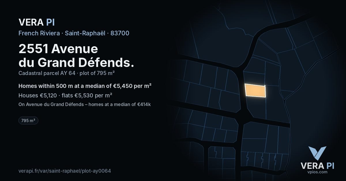 2551 Avenue du Grand Défends, Saint-Raphaël at night – the plot lit, the parcels around coloured by the prices near them