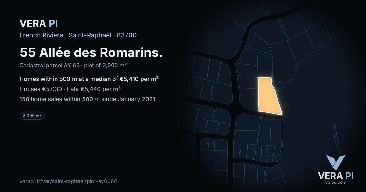 55 Allée des Romarins, Saint-Raphaël at night – the plot lit, the parcels around coloured by the prices near them