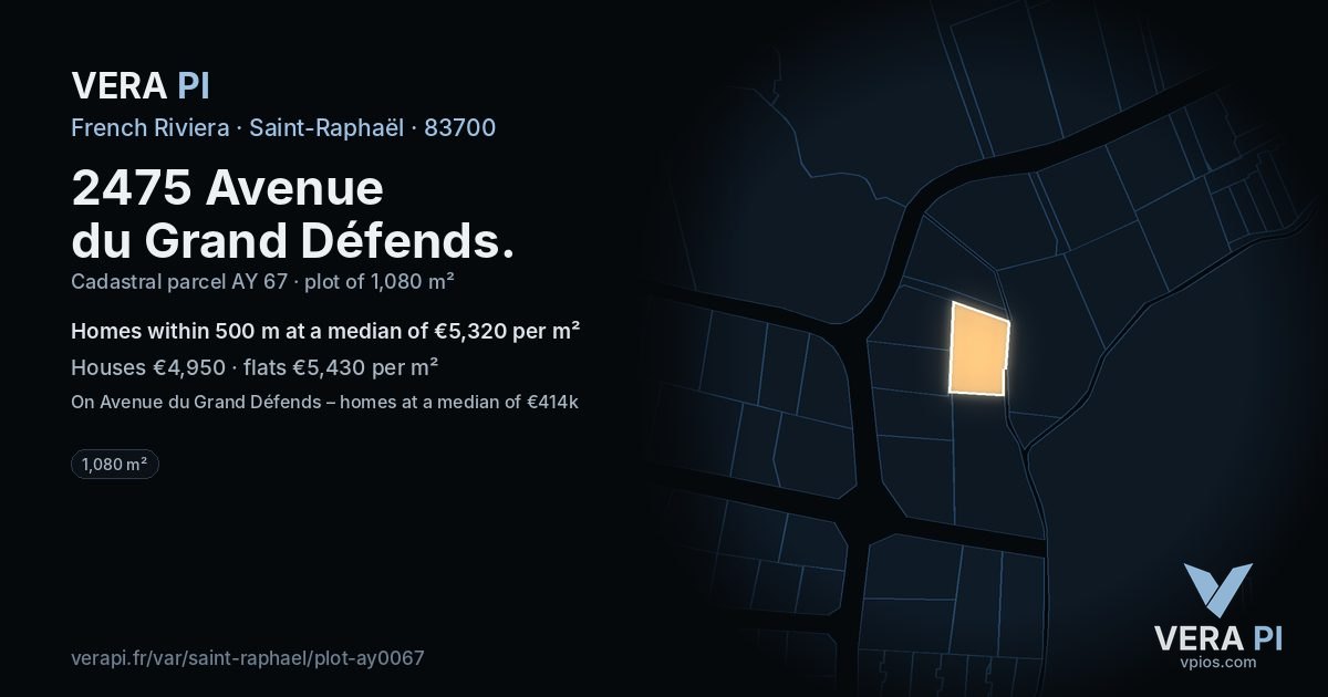 2475 Avenue du Grand Défends, Saint-Raphaël at night – the plot lit, the parcels around coloured by the prices near them