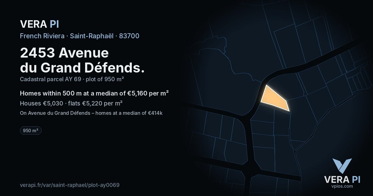 2453 Avenue du Grand Défends, Saint-Raphaël at night – the plot lit, the parcels around coloured by the prices near them