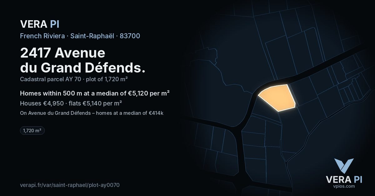 2417 Avenue du Grand Défends, Saint-Raphaël at night – the plot lit, the parcels around coloured by the prices near them