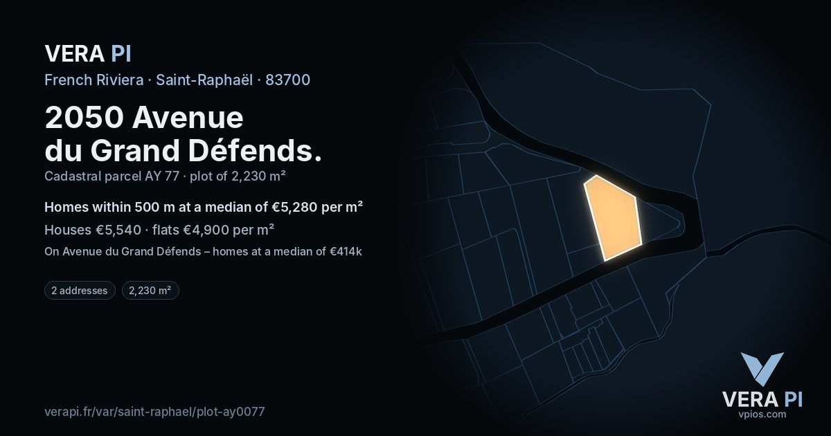 2050 Avenue du Grand Défends, Saint-Raphaël at night – the plot lit, the parcels around coloured by the prices near them