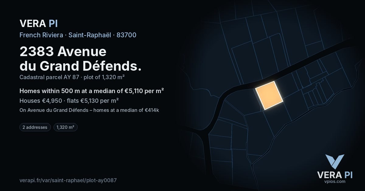 2383 Avenue du Grand Défends, Saint-Raphaël at night – the plot lit, the parcels around coloured by the prices near them