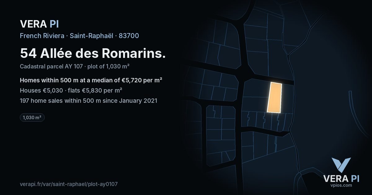 54 Allée des Romarins, Saint-Raphaël at night – the plot lit, the parcels around coloured by the prices near them