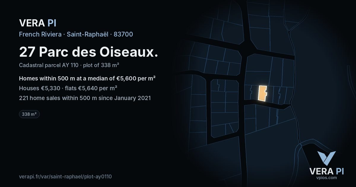 27 Parc des Oiseaux, Saint-Raphaël at night – the plot lit, the parcels around coloured by the prices near them