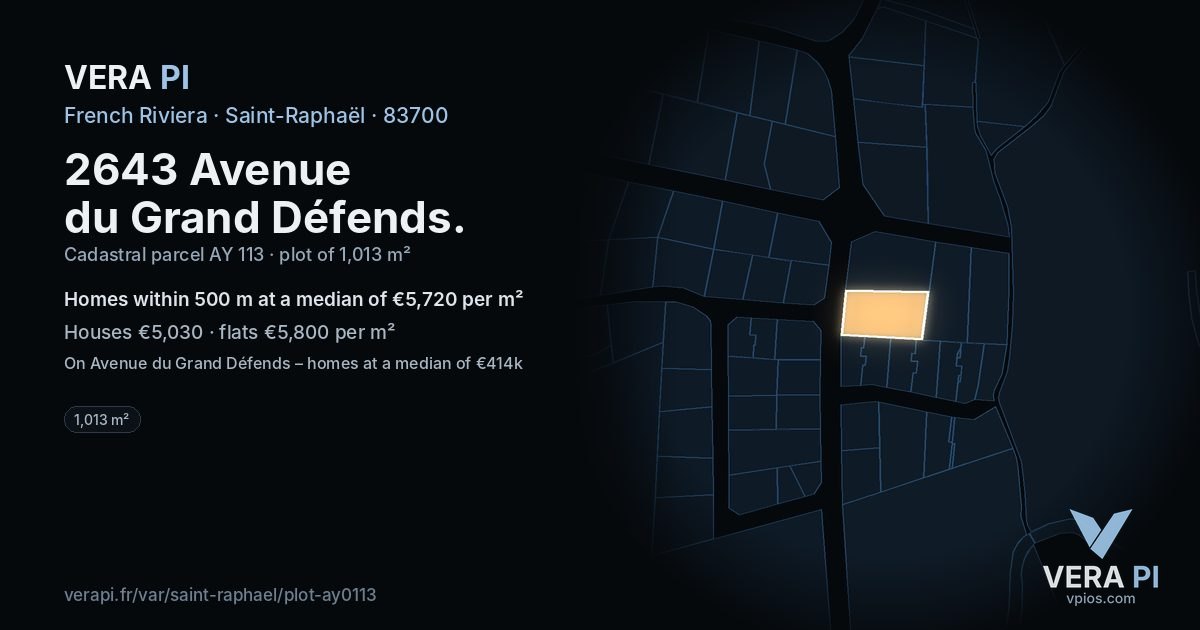 2643 Avenue du Grand Défends, Saint-Raphaël at night – the plot lit, the parcels around coloured by the prices near them
