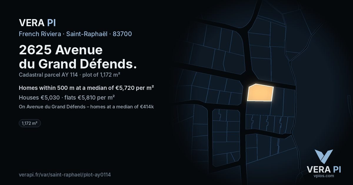 2625 Avenue du Grand Défends, Saint-Raphaël at night – the plot lit, the parcels around coloured by the prices near them